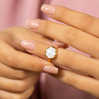 Mother-of-Pearl Scalloped Ring